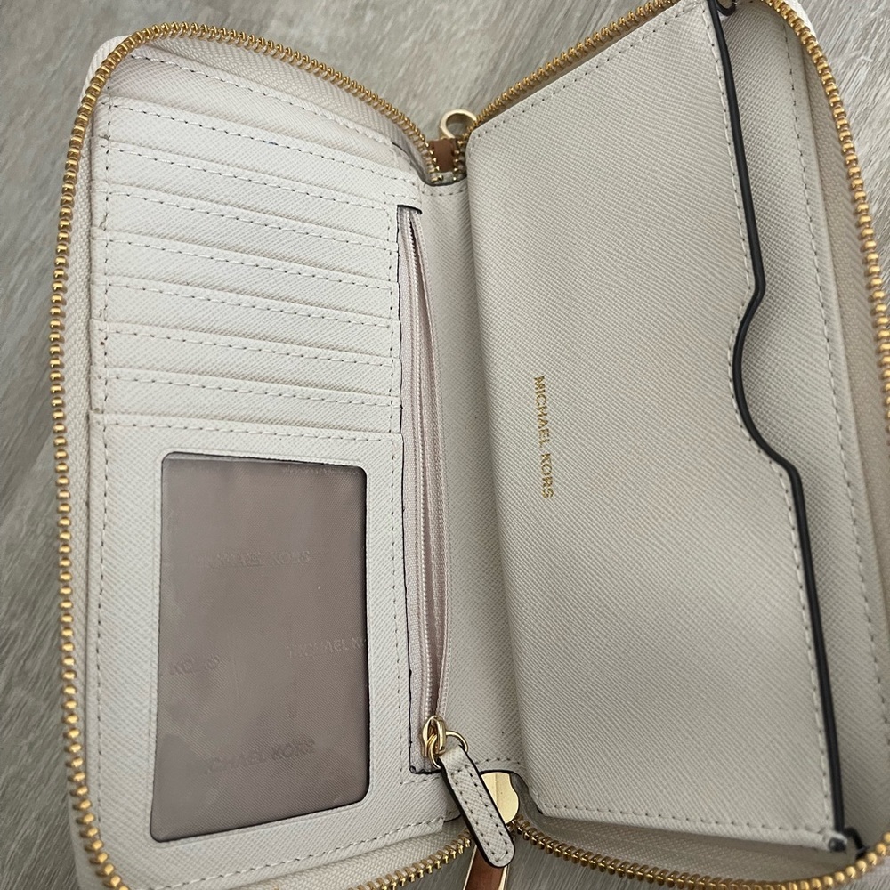Michael Kors Vanilla Wristlet - Picture 5 of 8